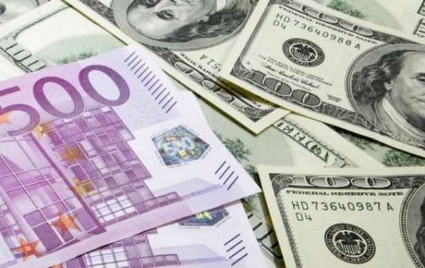 Открытие торгов на БВФБ 10 октября: доллар и евро покраснели, российский рубль растет Открытие торгов на БВФБ 10 октября: доллар и евро покраснели, российский рубль растет