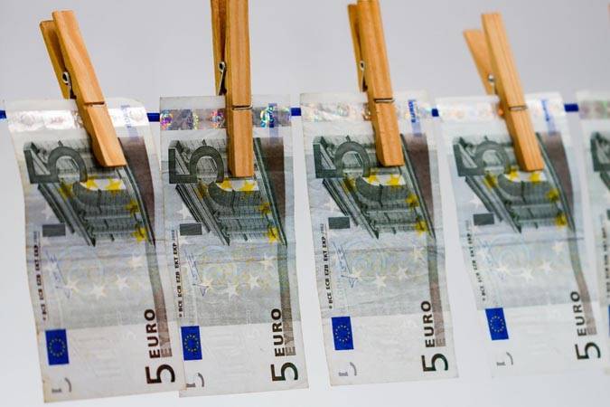 Европейский Центробанк обязал банки проверять транзакции россиян и белорусов, даже резидентов ЕС