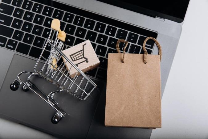 Об уплате НДС при приобретении товаров подотчетными лицами через электронную торговую площадку «OZON» (извлечение из письма МНС от 10.12.2025 № 2-1-13/07170)