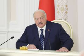 Лукашенко предложил бесплатно отдавать в собственность работникам жилье. Кого это касается и о чем речь? Лукашенко предложил бесплатно отдавать в собственность работникам жилье. Кого это касается и о чем речь?